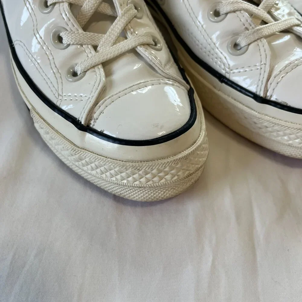 Converse Chuck Taylor White Faux Leather Low Top Converse | Size 6